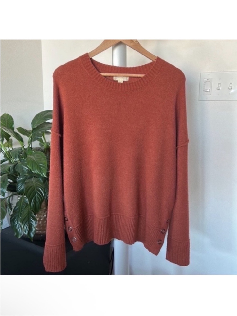 Altar’d State crewneck Pullover Sweater Sz L Burnt Orange Rust Exposed Seam